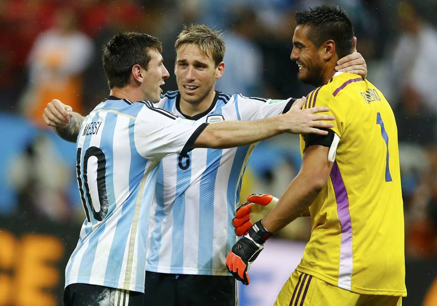 Messi, Biglia e Romero festeggiano insieme. Reuters